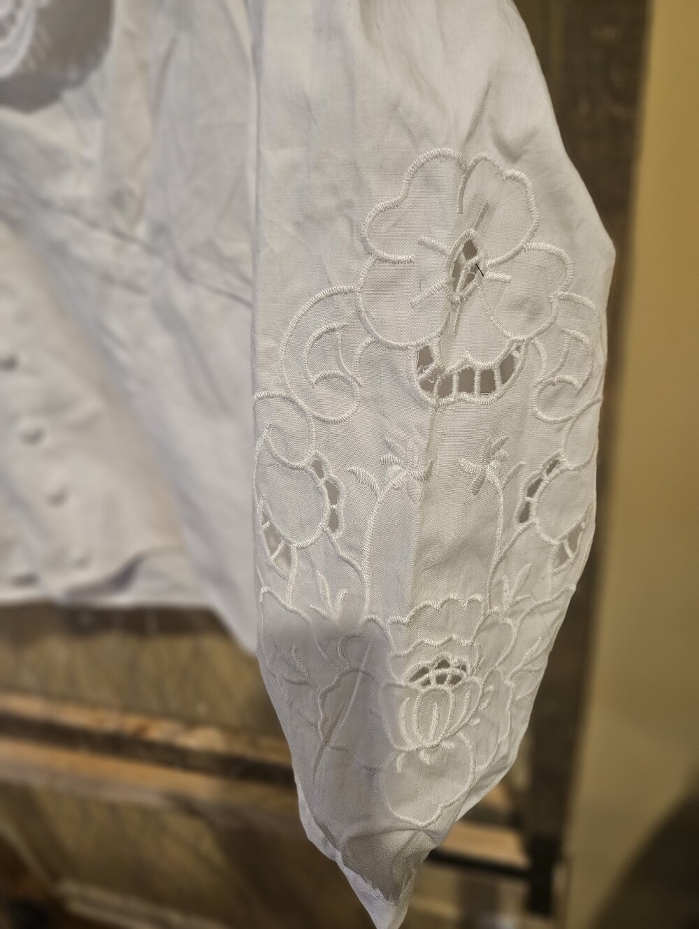 New Rubienn White Eyelet Collar Button-Front Cotton Top - Picture 5 of 6